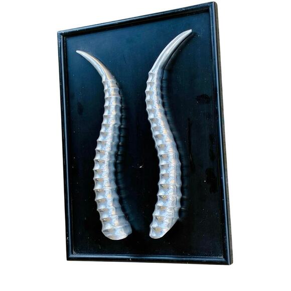 Modern Faux Horn Wall Sculpture – Black & Silver Mounted Plaque – 18x13 - Picture 2 of 4